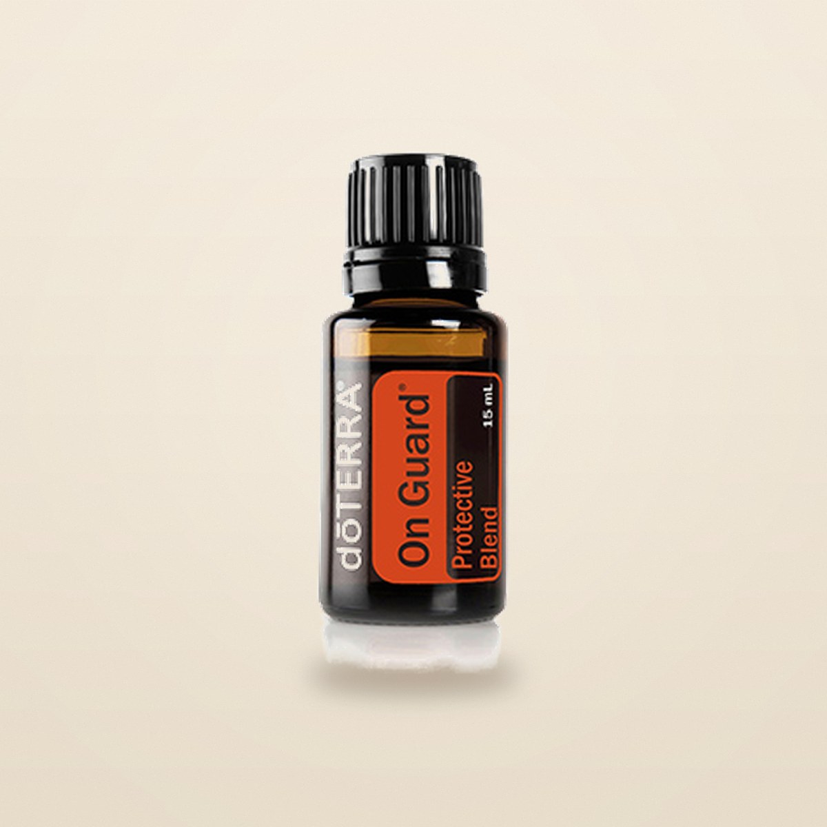 Флакон On Guard Protective Blend doTERRA 15 мл на бежевом фоне, официальное фото продукта doTERRA